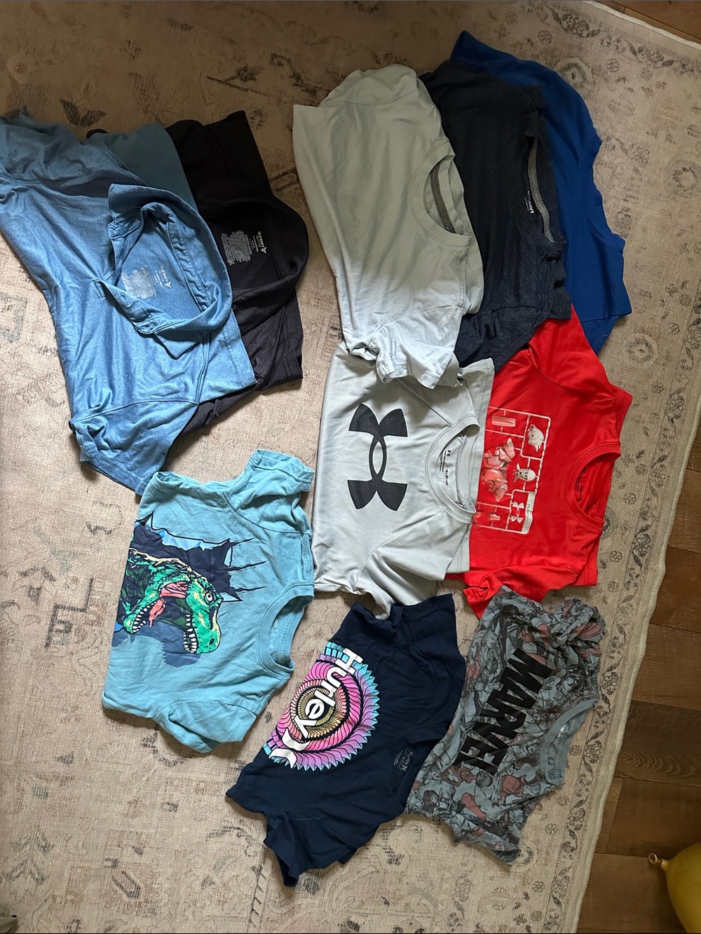Lot of 10 boys short sleeve shirts Old navy, under armor, and Hurley